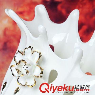 天天特價(jià) 美式鄉(xiāng)村清新貼花描金鏤空抽象陶瓷花瓶三件套 家居裝飾擺件批發(fā)-義烏市窩窩家工藝品有限公司提供天天特價(jià) 美式鄉(xiāng)村清新貼花描金鏤空抽象陶瓷花瓶三件套 家居裝飾擺件批發(fā)的相關(guān)介紹、產(chǎn)品、服務(wù)、圖片、價(jià)格義烏市窩窩家工藝品有限公司、陶瓷工藝品;樹(shù)脂工藝品;家居日用品;玻璃制品;仿真花批發(fā);工藝品