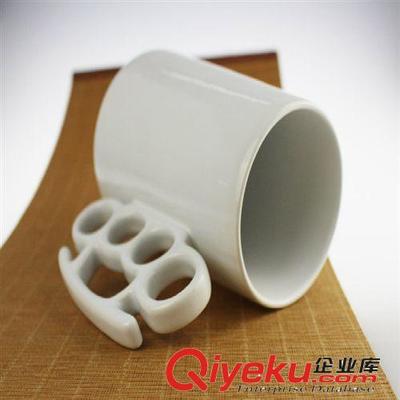 庫存現(xiàn)貨純白色拳擊杯 創(chuàng)意古怪力量拳擊手柄 飲料啤酒陶瓷大杯-廣州錦陶陶瓷實(shí)業(yè)提供庫存現(xiàn)貨純白色拳擊杯 創(chuàng)意古怪力量拳擊手柄 飲料啤酒陶瓷大杯的相關(guān)介紹、產(chǎn)品、服務(wù)、圖片、價格廣州錦陶陶瓷實(shí)業(yè)、馬克杯;日用陶瓷;玻璃制品;陶瓷工藝品;陶瓷杯;工藝盤;變色杯;煙灰缸;廣告杯;禮品杯;咖啡杯;情侶禮品;廣告杯;陶瓷花紙;創(chuàng)意水杯;實(shí)用禮品;促銷禮品;廣告禮品;商務(wù)禮品;訂制陶瓷杯